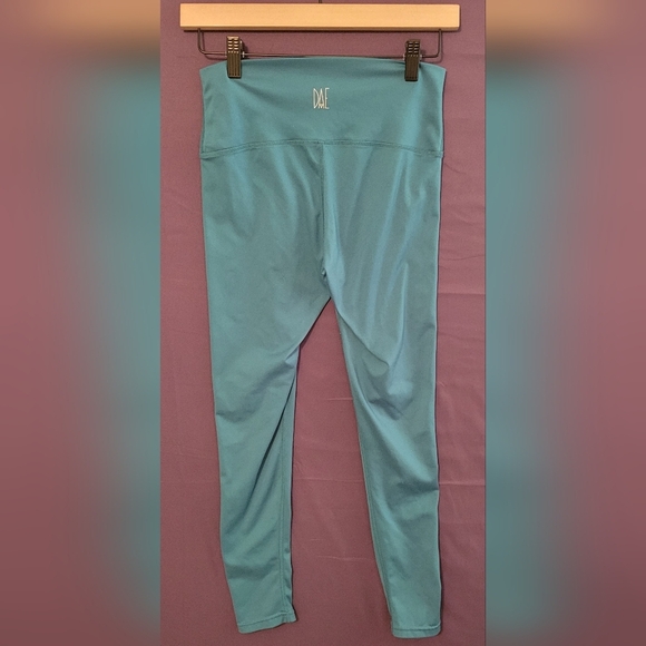DAE Teal Blue Performance Leggings with Stretchy Fit. Size M - Picture 3 of 4